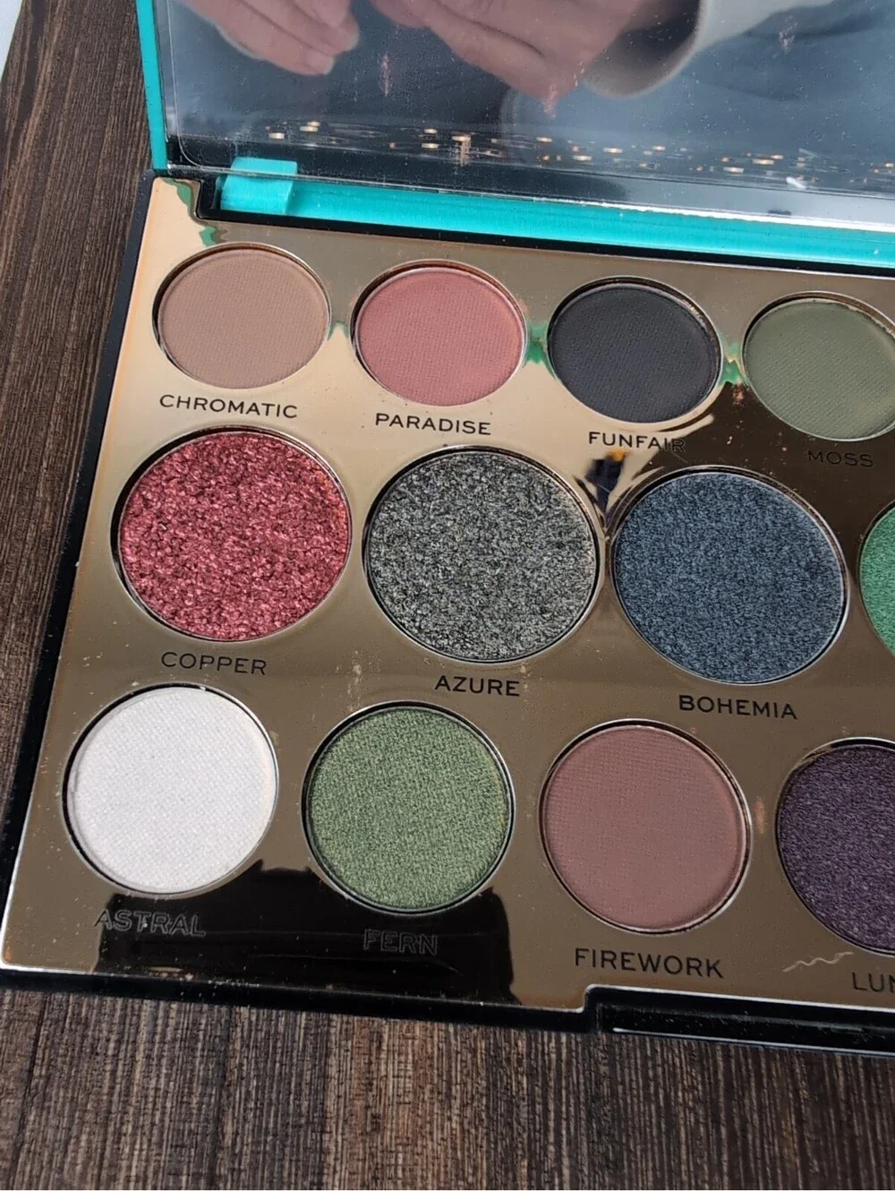 Makeup Revolution London Precious Stone-Emerald 18 Eyeshadow Palette New